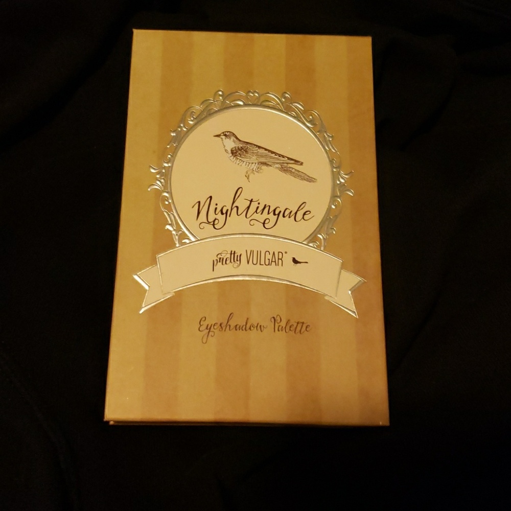 😍 Pretty Vulgar Nightingale eyeshadow palette